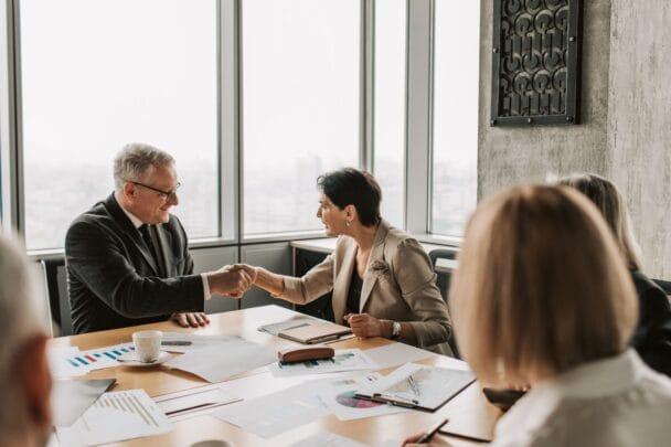 Bercy vous envoie un courrier à 55 ans : ce que ça change vraiment - business - réunion dirigeants business