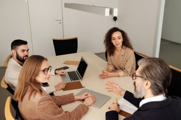 Bercy vous envoie un courrier - business - réunion dirigeants business