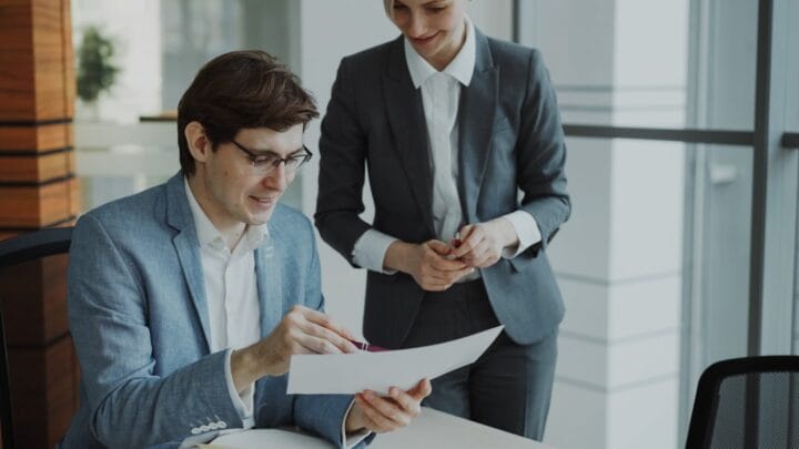 4 erreurs supplémentaires à éviter pour réussir la transmission d'une PME - business - réunion dirigeants business