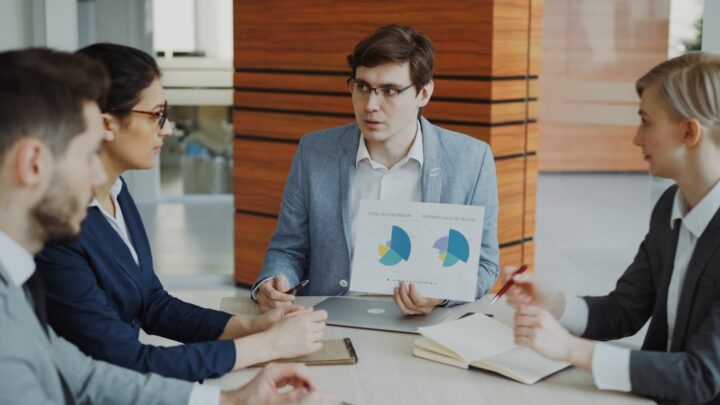 Pourquoi décider de transmettre une entreprise? - business - réunion dirigeants business